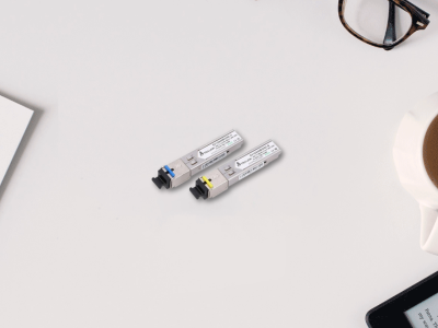 Compacto y fácil de instalar en dispositivos compatibles